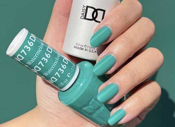 Daisy DND gel polish on finished nails